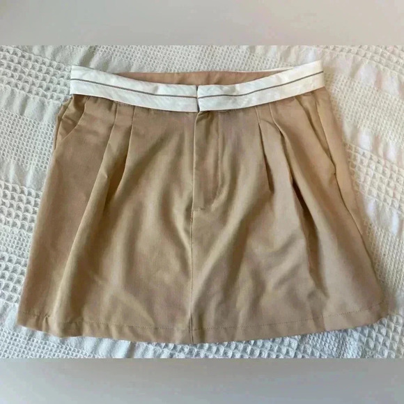HYFVE Mini Skirt Tan Pleated Trouser Skirt Size Small Khaki Zipper and Pockets - Picture 1 of 9